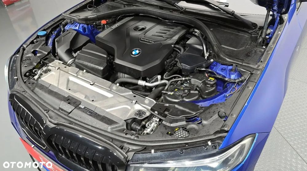 BMW Seria 3 330i M Sport - 16