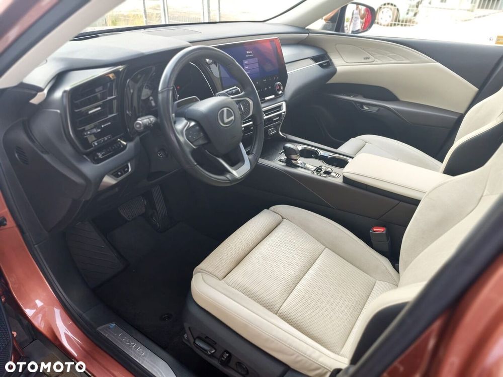Lexus RX 450h+ Omotenashi - 9