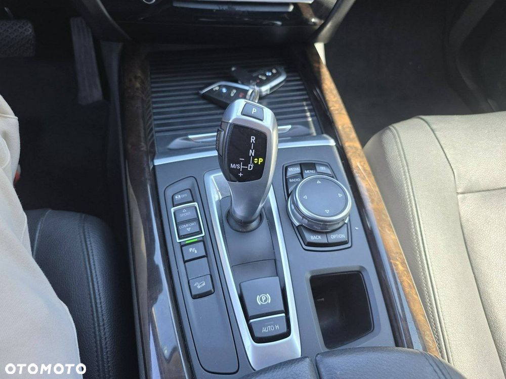 BMW X5 xDrive35i Edition Exclusive - 28