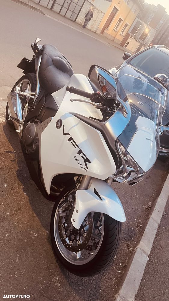 Honda VFR 1200F - 9