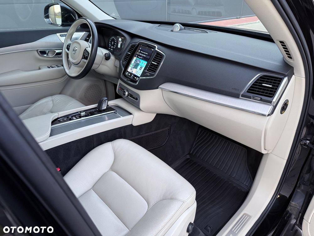 Volvo XC 90 D5 AWD Momentum 7os - 18