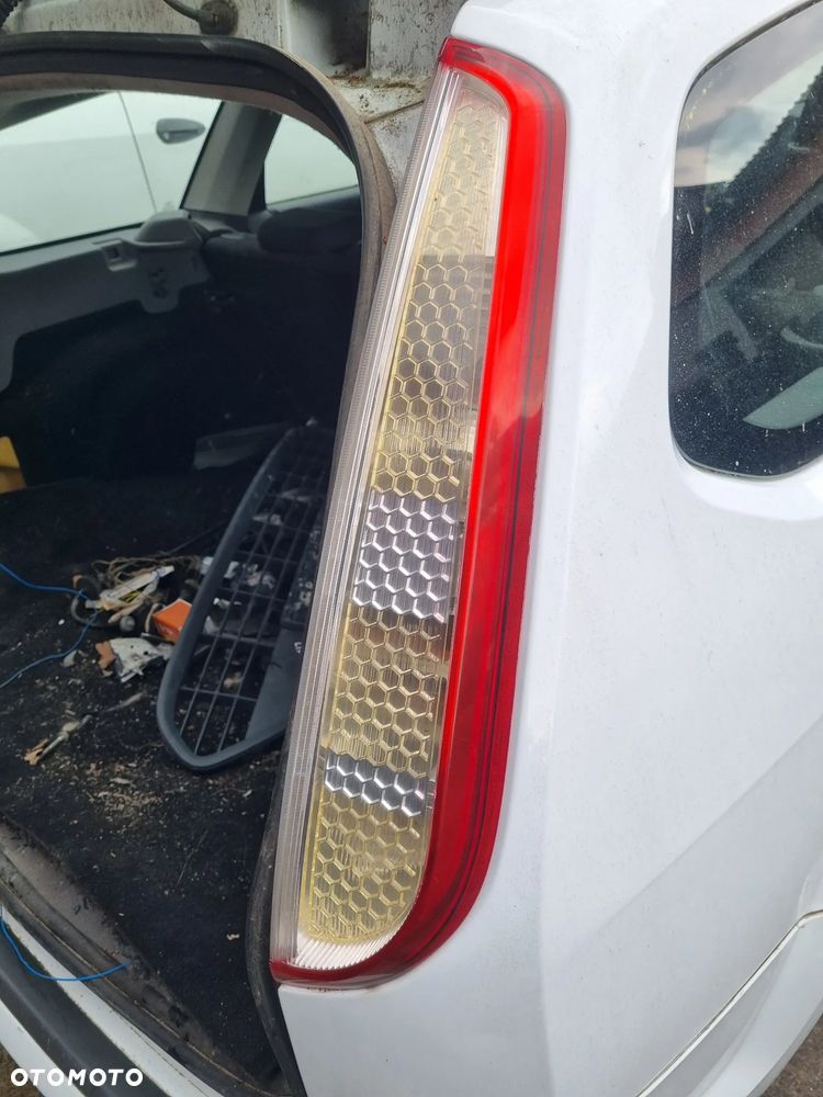 FORD FOCUS II MK2 07-11 2009 r. LIFT KOMBI lampa prawy tył PT EU * - 2