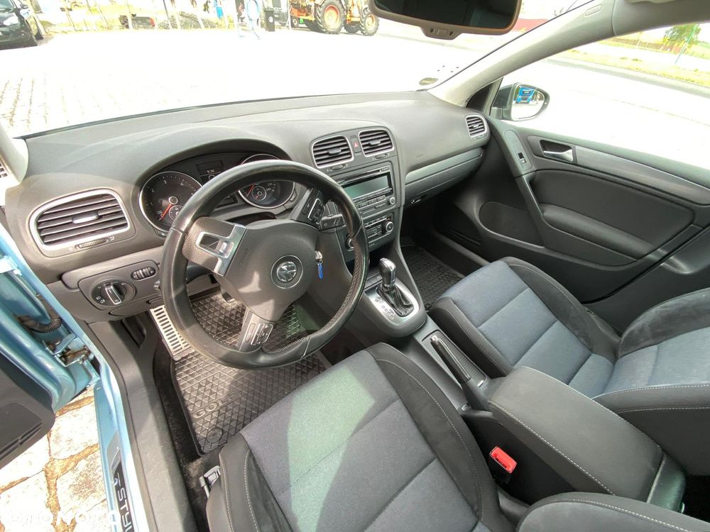 Volkswagen Golf 1.6 TDI DPF DSG Style - 32
