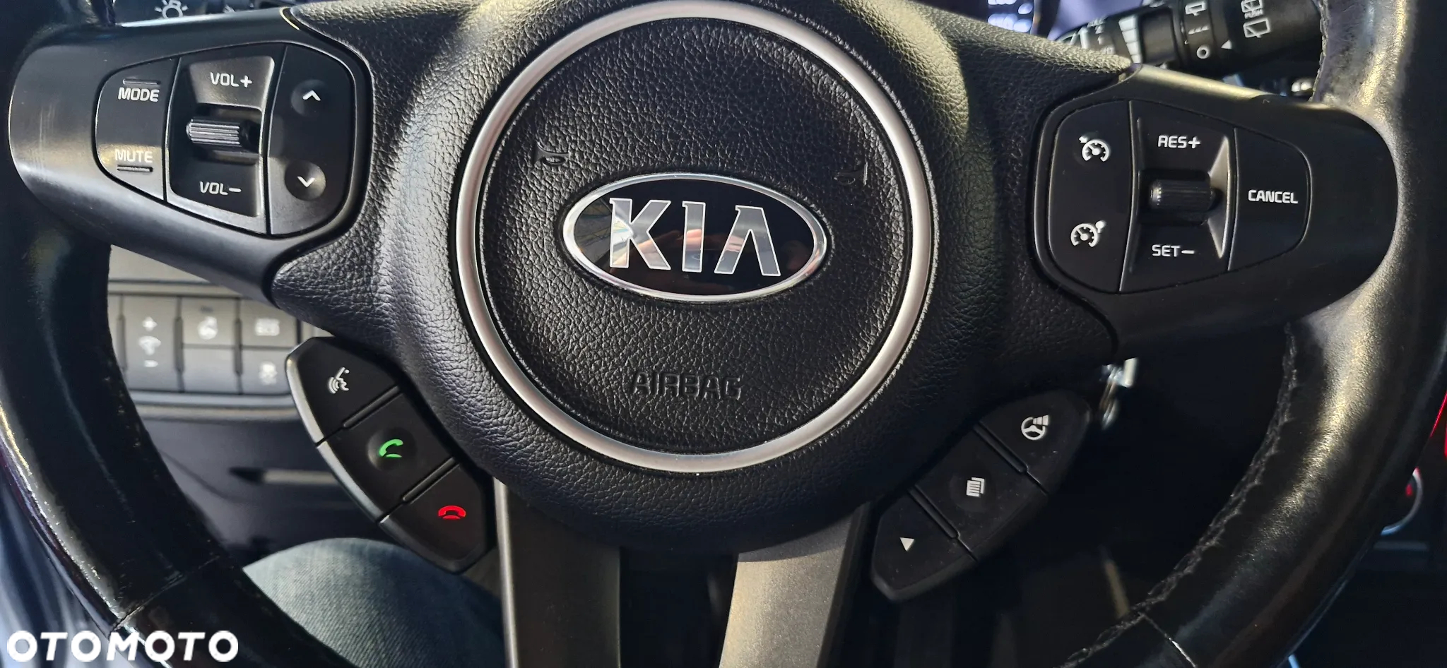 Kia Carens 1.7 CRDi XL 7DCT - 20