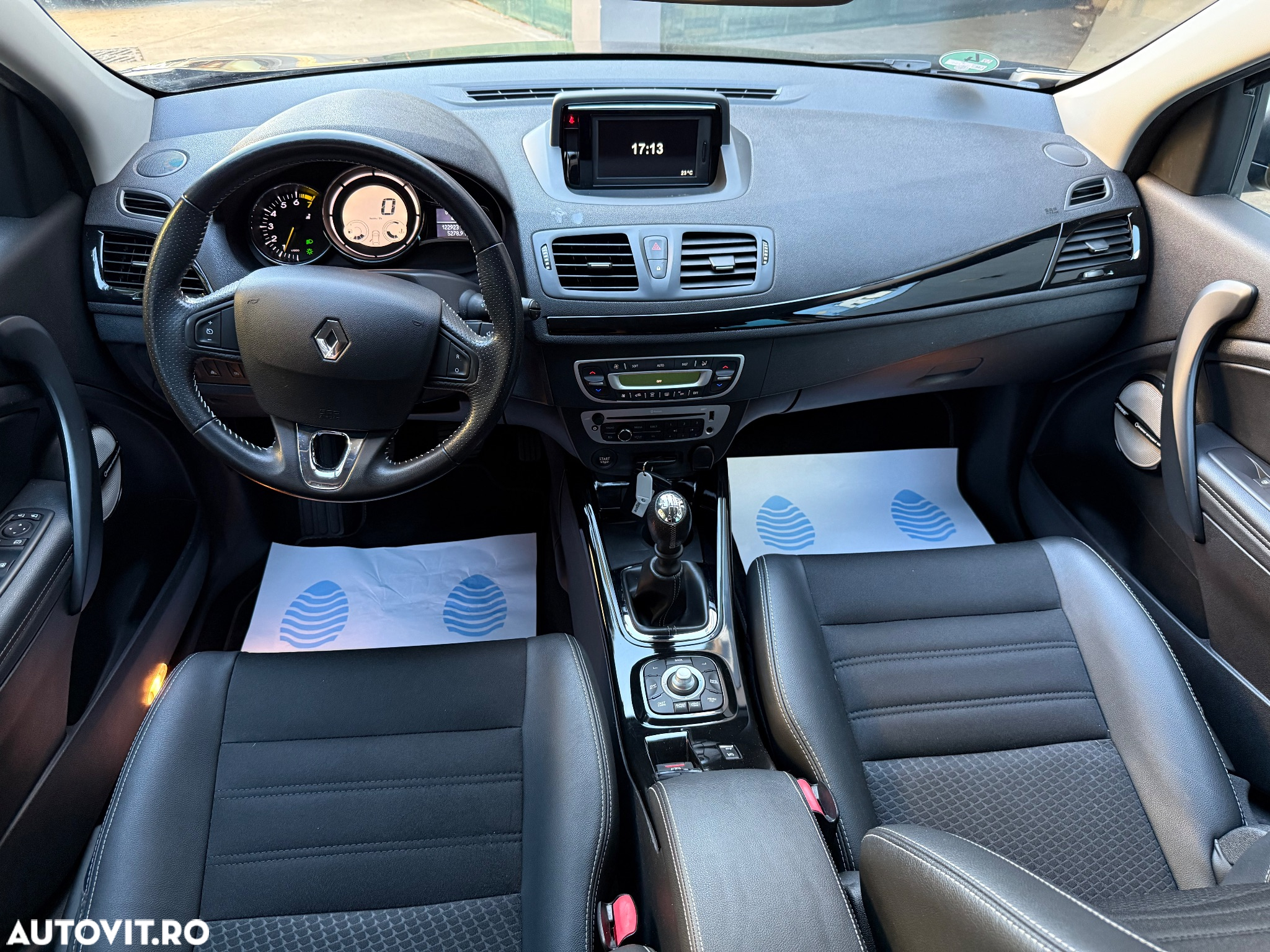 Renault Megane Grandtour ENERGY TCe 130 BOSE EDITION - 13