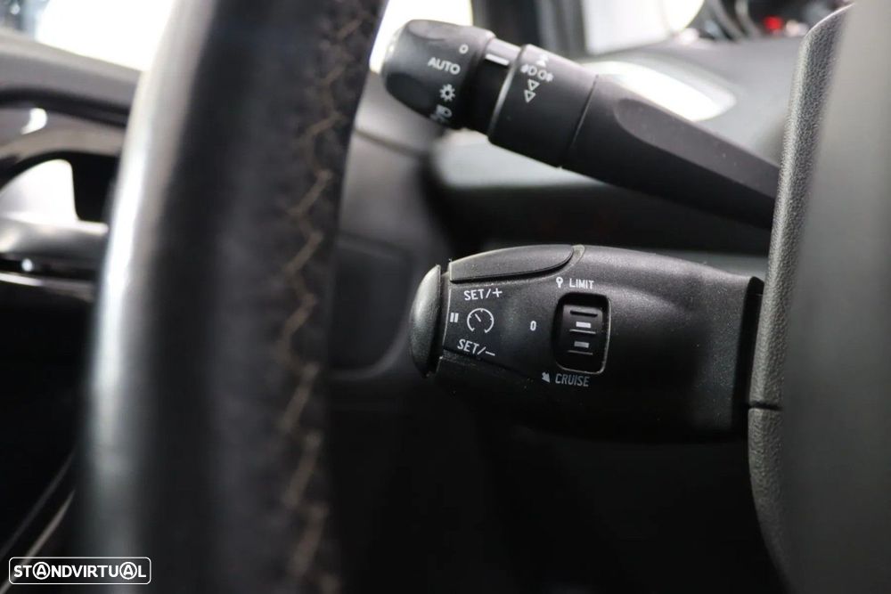 Peugeot 208 1.2 PureTech Allure - 12