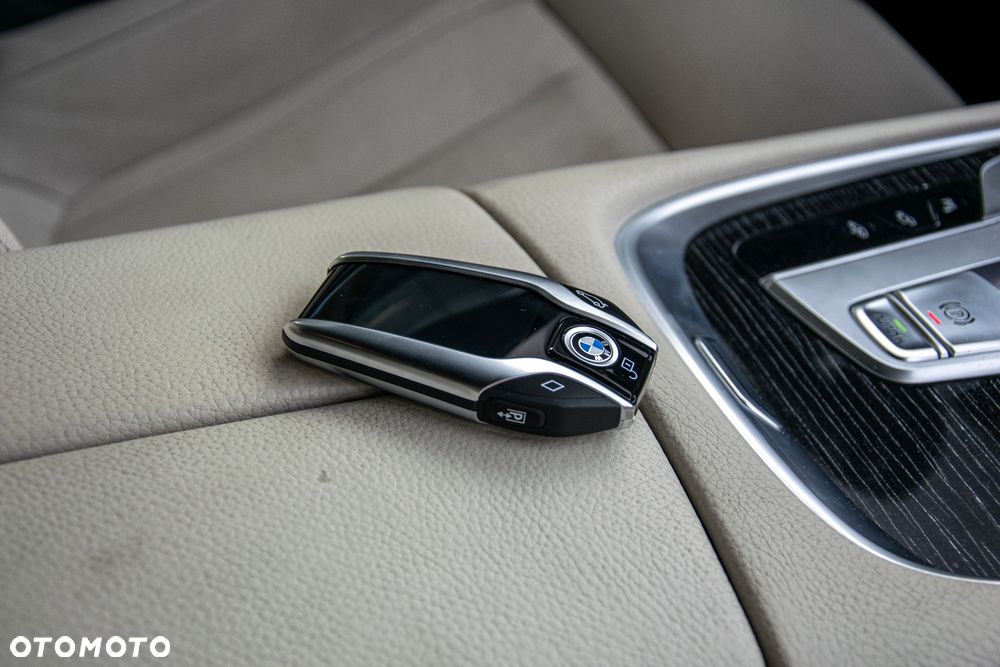 BMW Seria 7 740d xDrive - 26