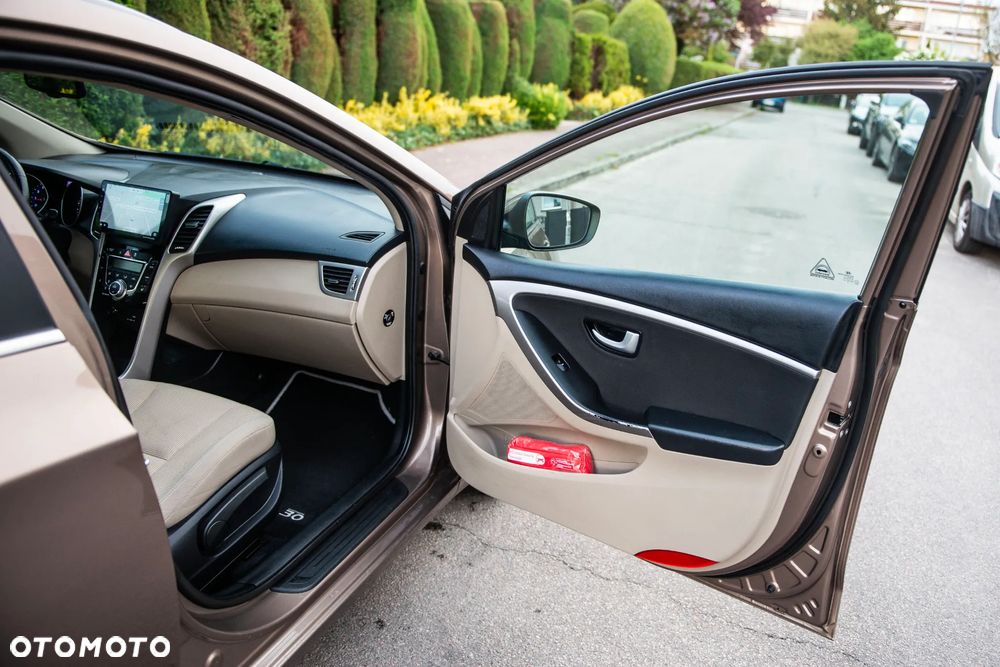 Hyundai i30 1.6 Comfort - 36