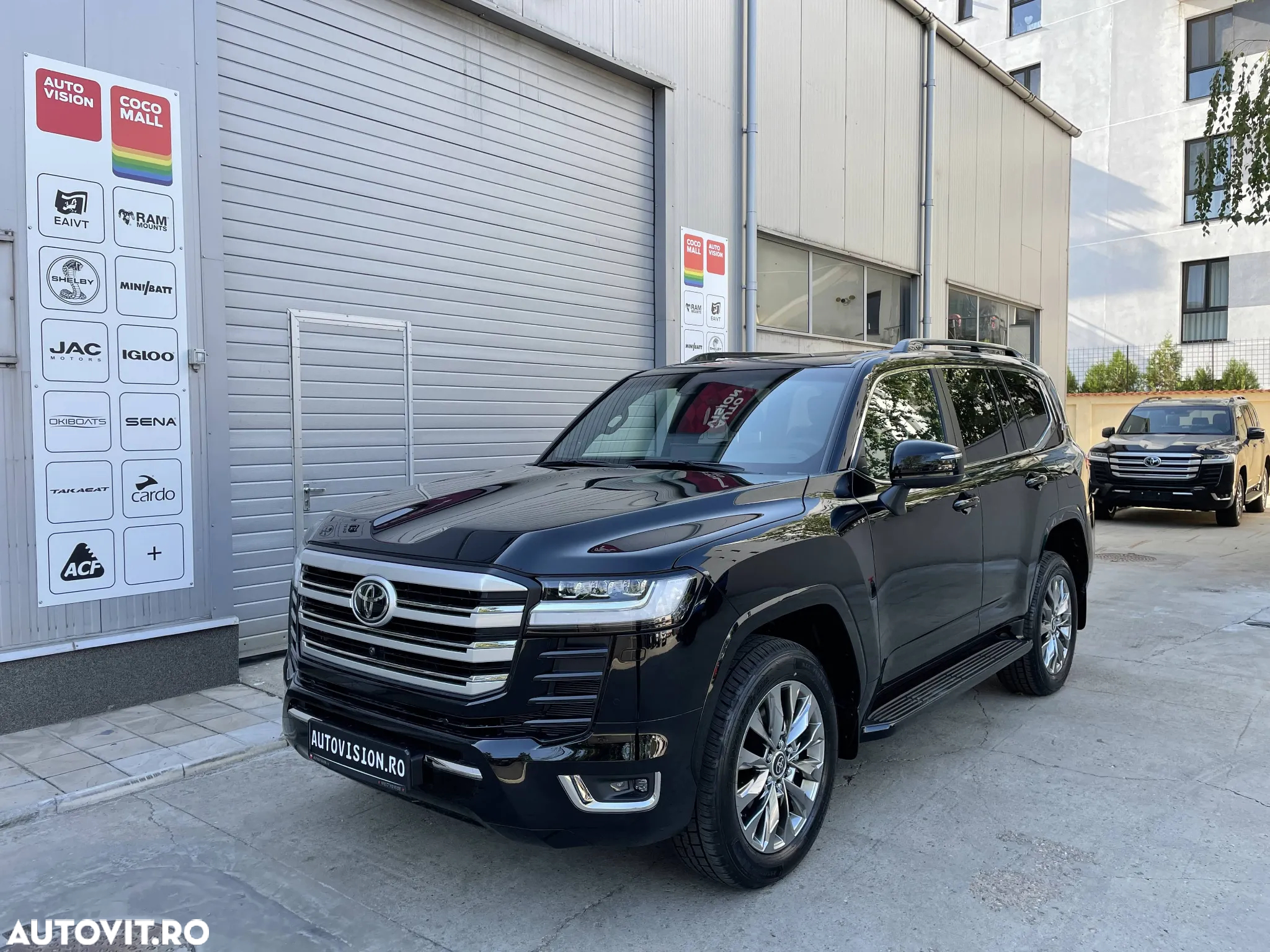 Toyota Land Cruiser 300 - 2