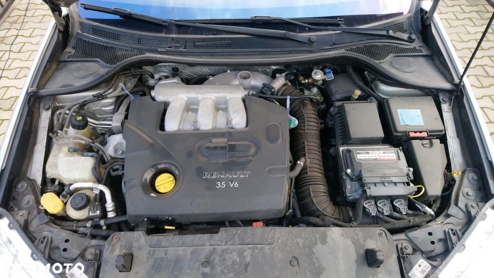 Renault Laguna 3.5 V6 Initiale - 11