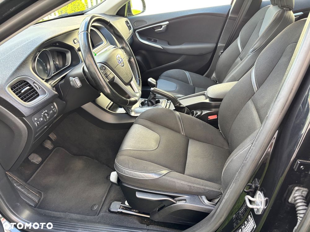 Volvo V40 D2 - 9