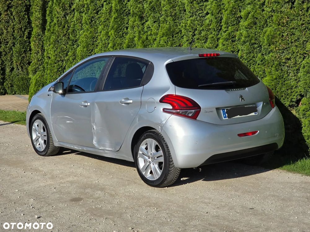 Peugeot 208 - 22