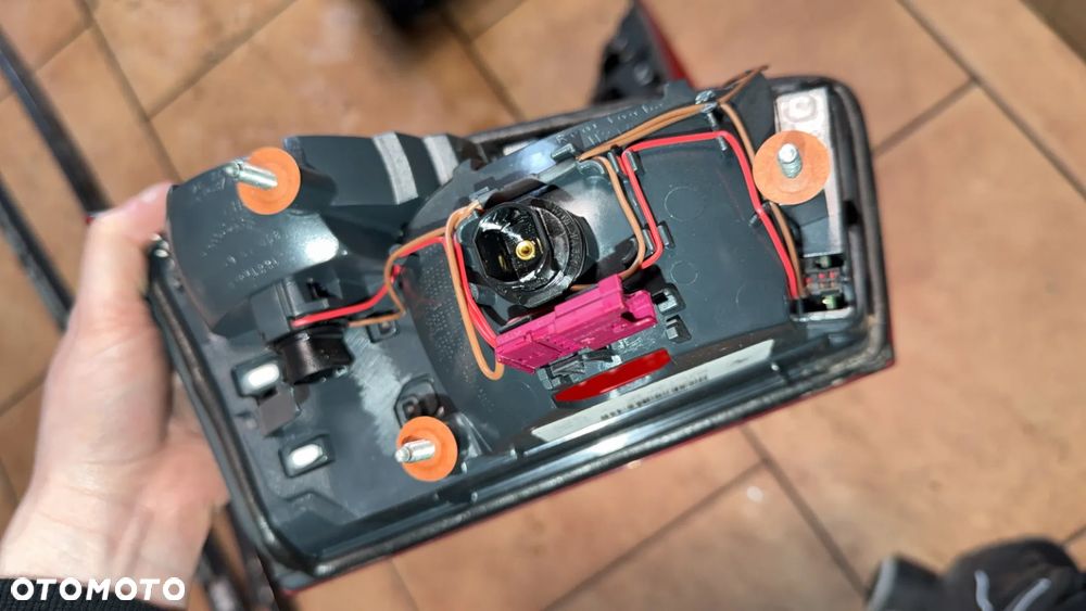 LAMPA PRAWY TYŁ W KLAPĘ 7370348 BMW F11 LIFT EUR - 2