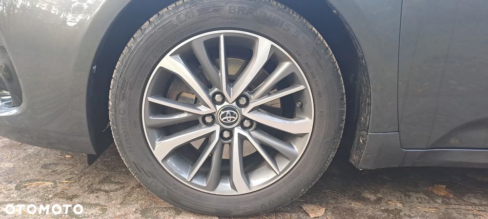 Toyota Avensis 2.0 D-4D Premium - 9