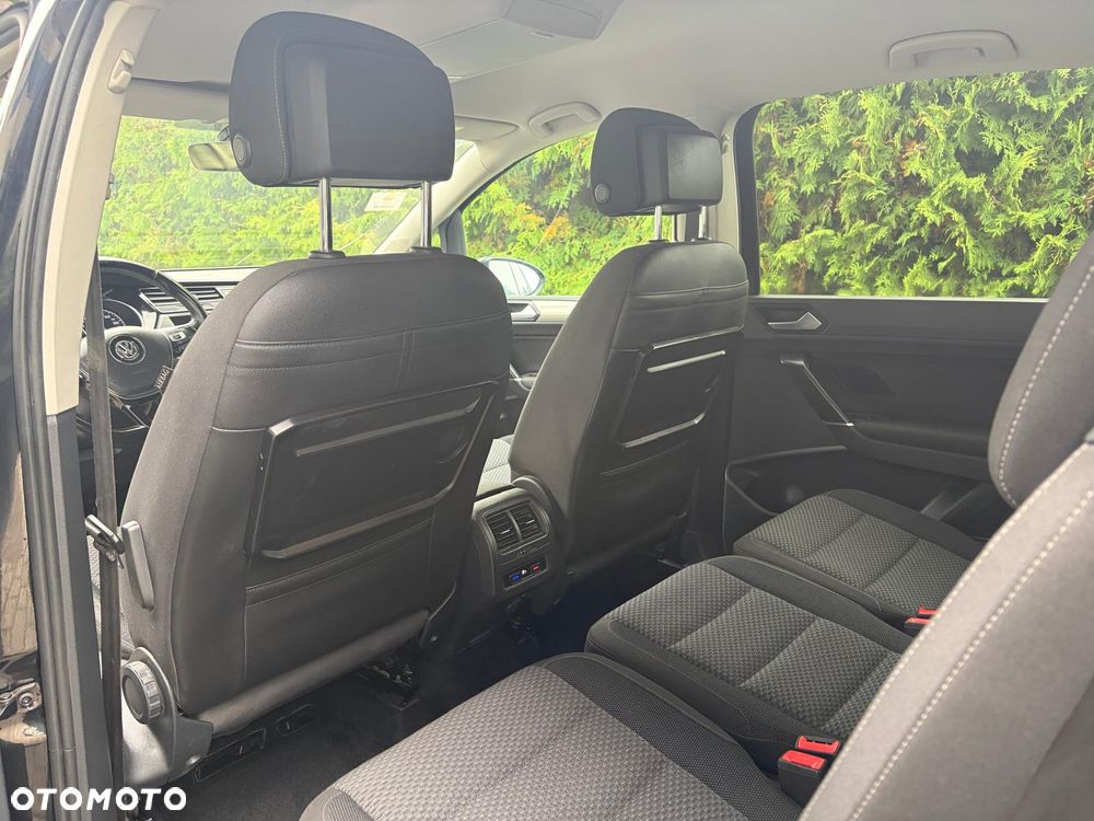 Volkswagen Touran - 18