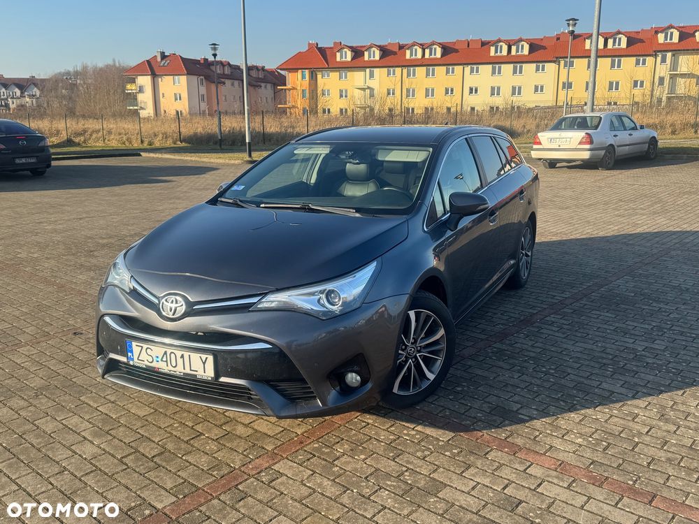 Toyota Avensis 2.0 D-4D Premium - 1