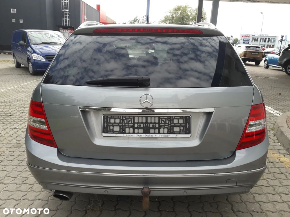 Mercedes-Benz Klasa C 220 CDI 4Matic 7G-TRONIC - 17