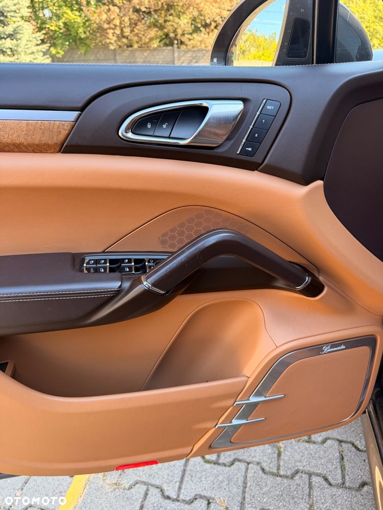 Porsche Cayenne - 32