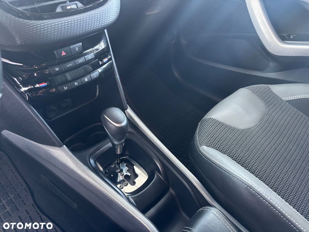 Peugeot 2008 1.2 Pure Tech Allure S&S EAT6 - 9