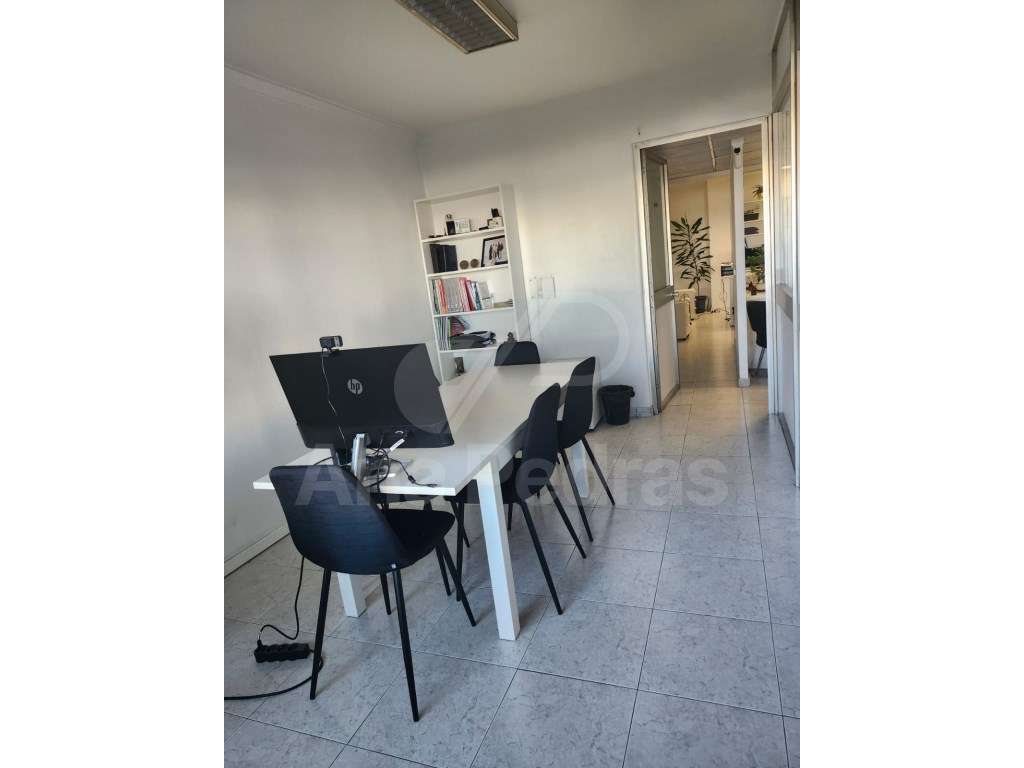 ESCRITÓRIO NO CENTRO-SUL EXCELENTE LOCALIZAÇÃO - 71M2 - Grande imagem: 2/12
