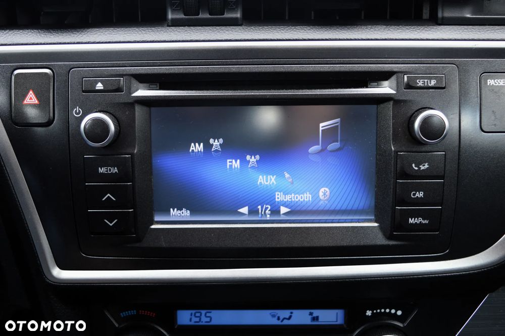 Toyota Auris 1.6 Premium Comfort - 18