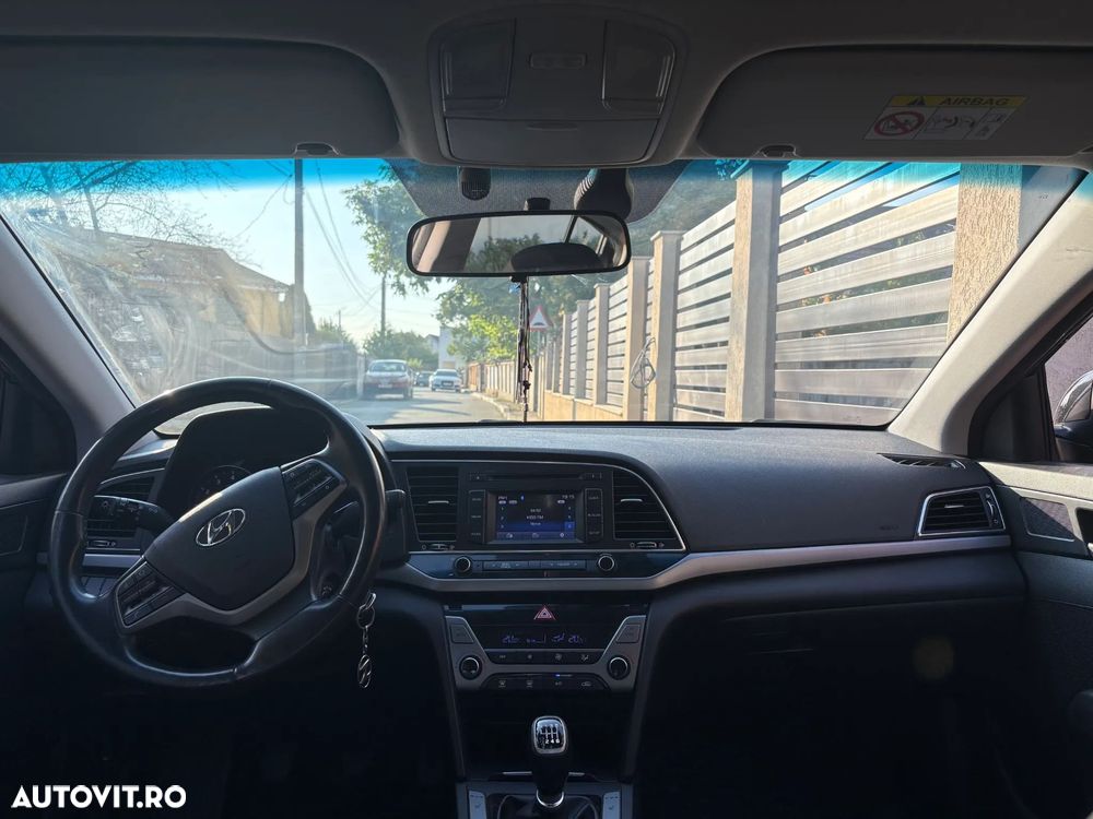 Hyundai Elantra 1.6 MPi Comfort - 10