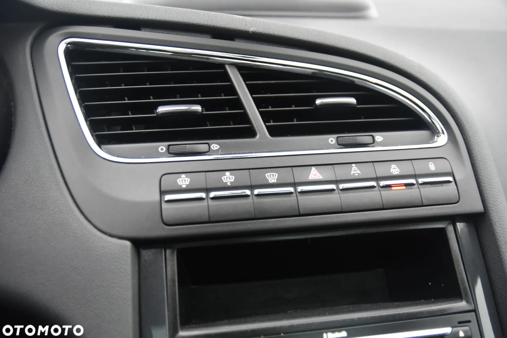 Peugeot 5008 1.6 THP Premium + - 22