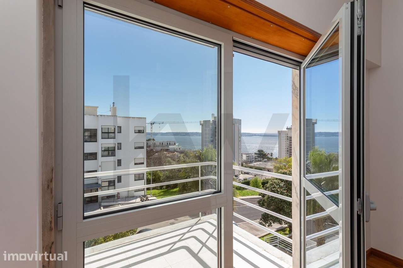T3 em zona Premium de Paço de Arcos, remodelado, com garagem e arrecad - Grande imagem: 2/28