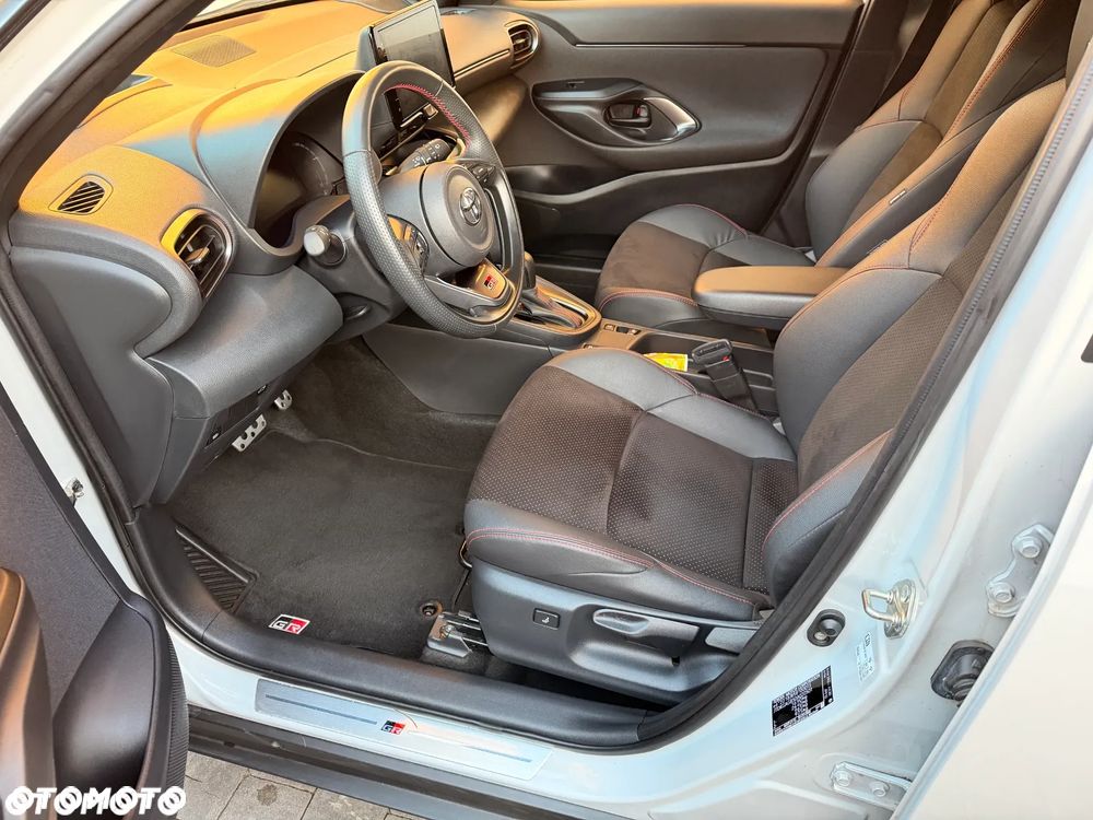 Toyota Yaris Cross 130 1.5 VVT-i GR Sport - 15