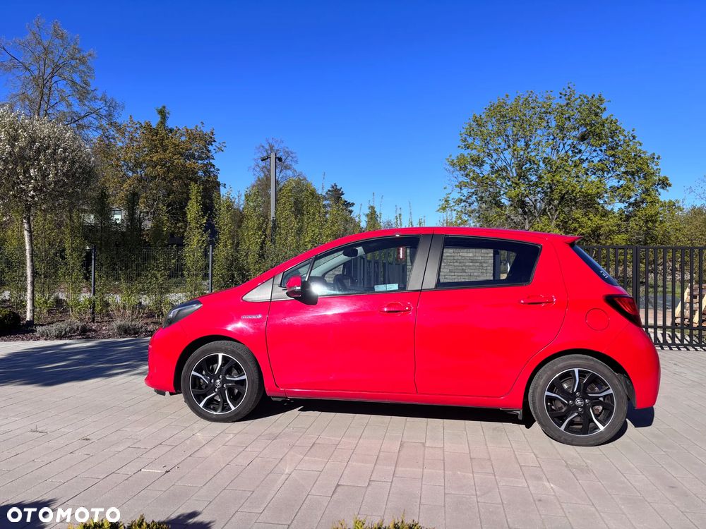 Toyota Yaris Hybrid 100 Dynamic - 3