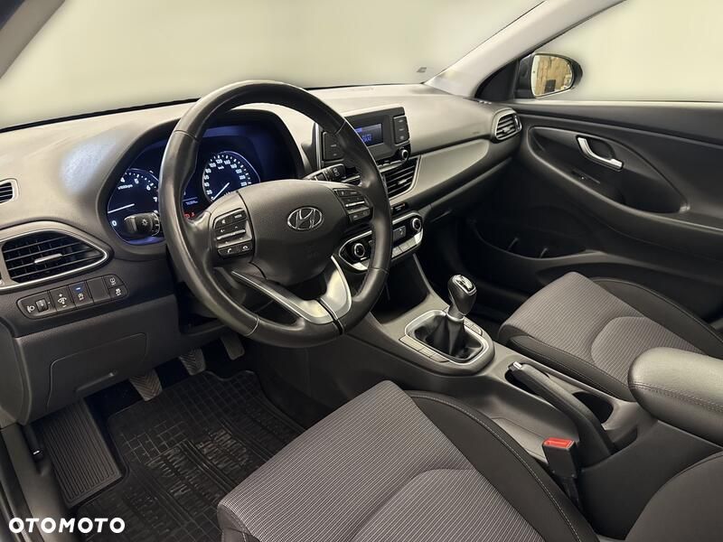Hyundai i30 1.5 DPI Classic + - 11
