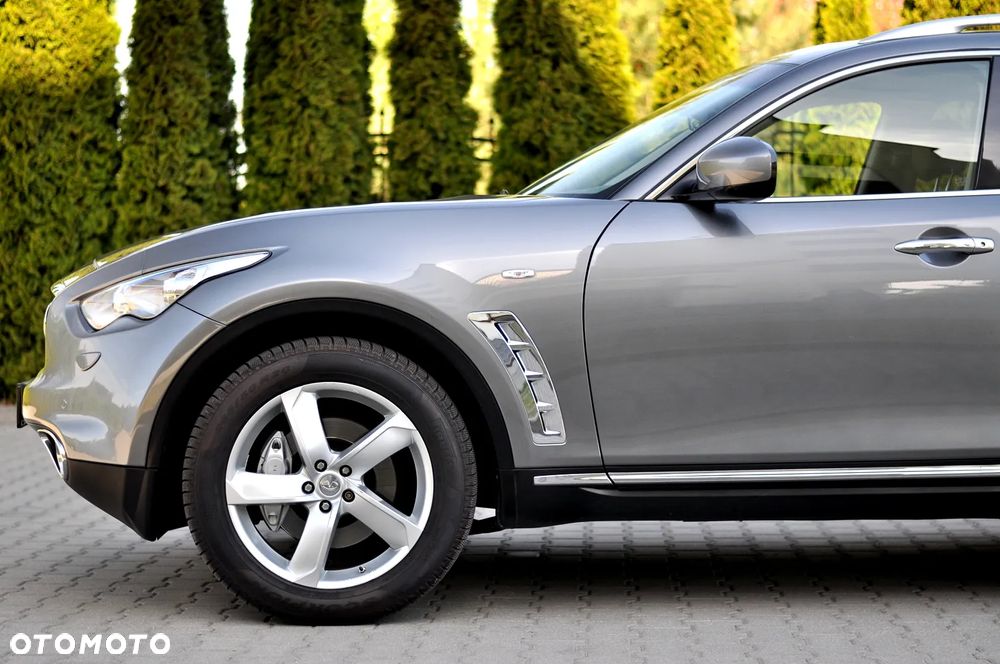 Infiniti QX70 - 12
