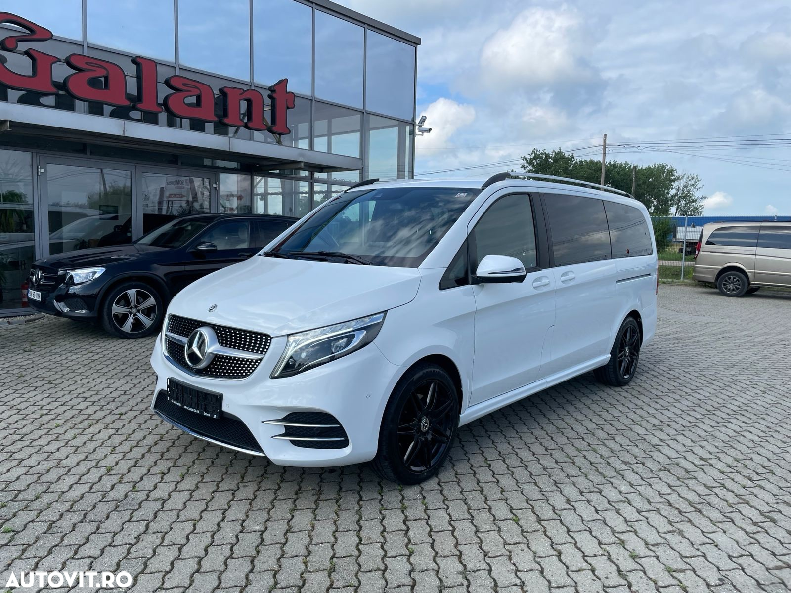 Mercedes-Benz V 300 d lang 4Matic 9G-TRONIC Exclusive - 39