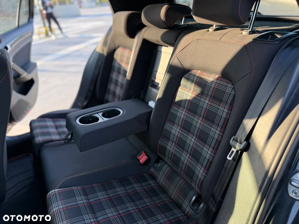 Volkswagen Golf - 19