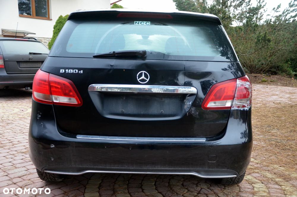 Mercedes-Benz Klasa B 180 d Edition - 14