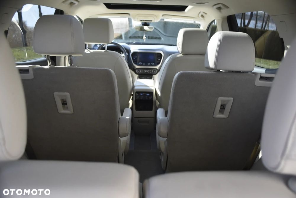 GMC Acadia - 12