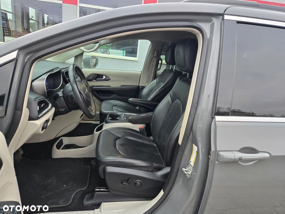 Chrysler Pacifica - 14