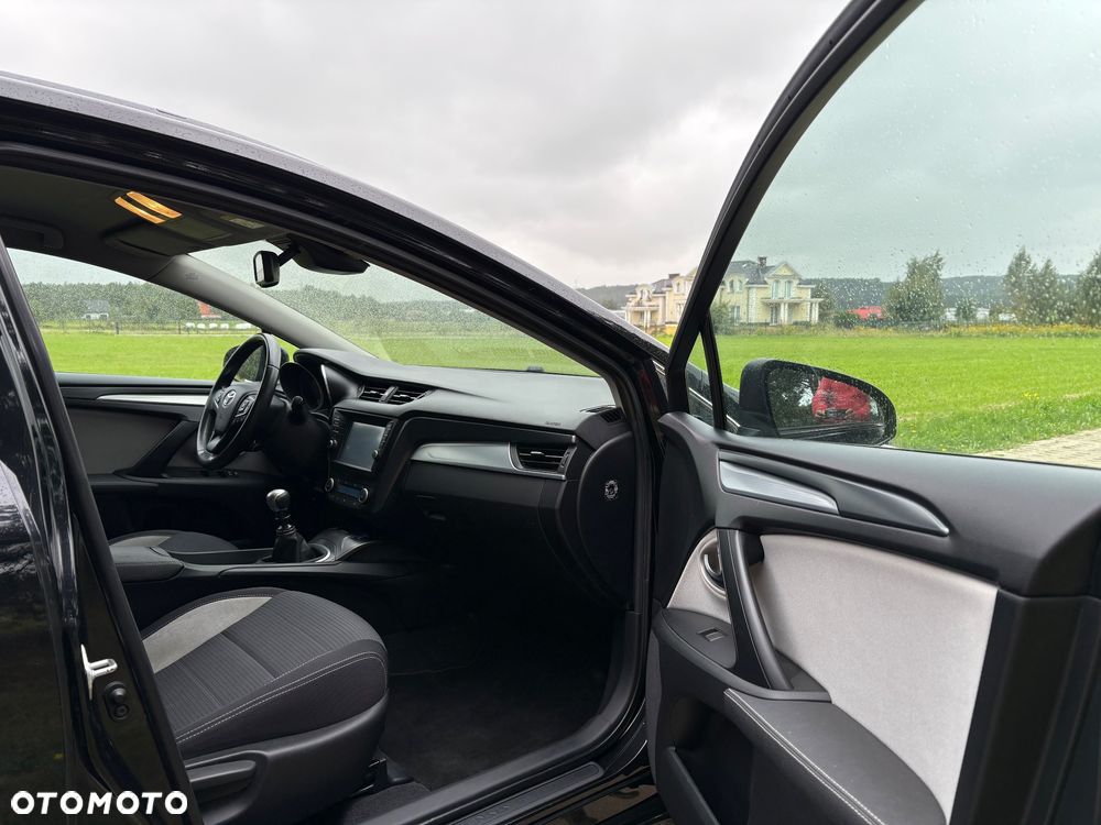 Toyota Avensis Touring Sports 2.0 D-4D Edition S+ - 23