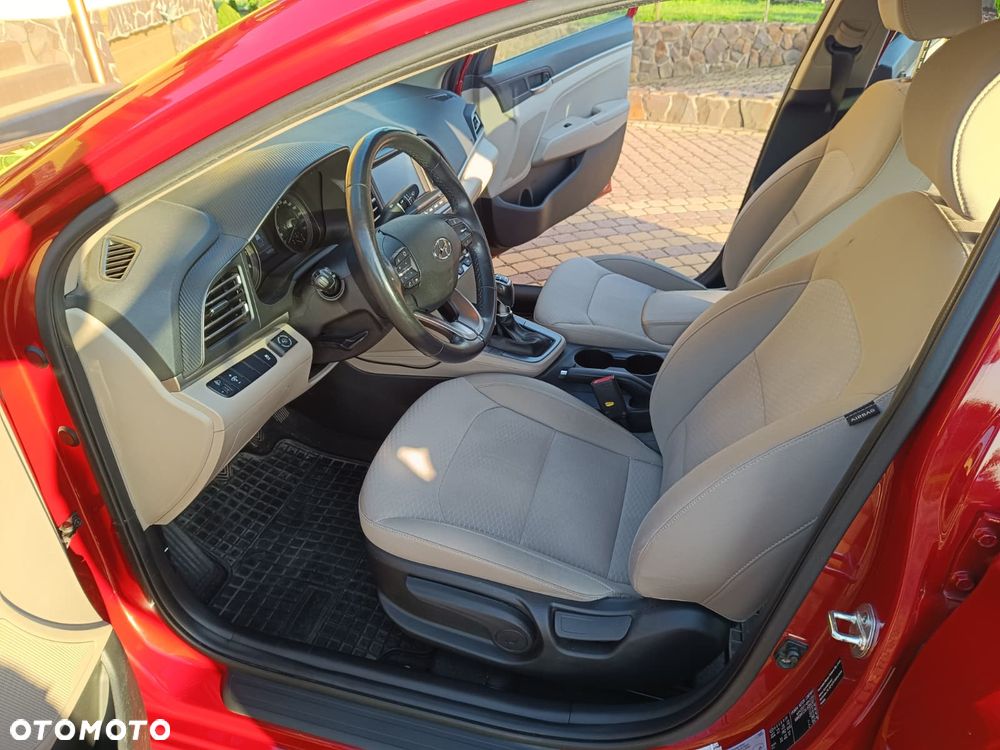 Hyundai Elantra 1.6 Comfort - 7