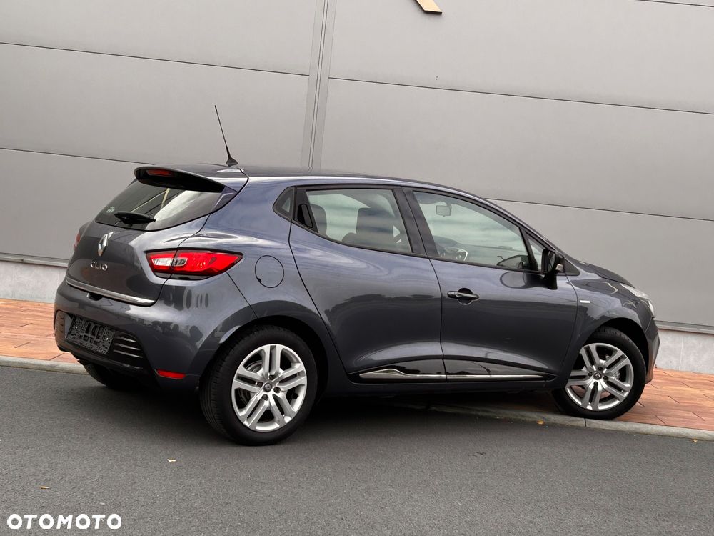 Renault Clio 1.2 16V 75 LIMITED - 21