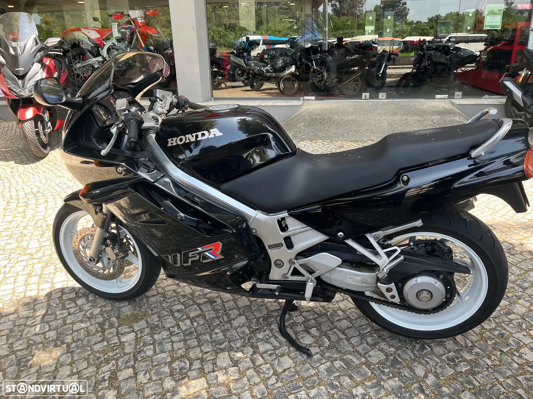 Honda VFR 750 F - 3