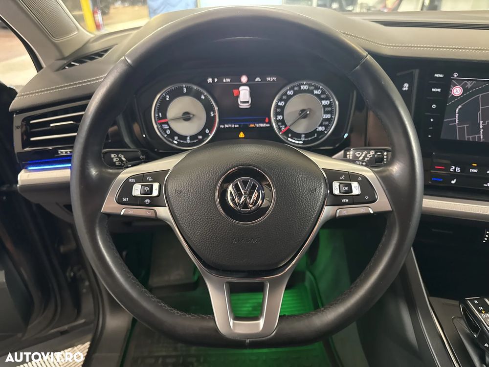 Volkswagen Touareg - 17
