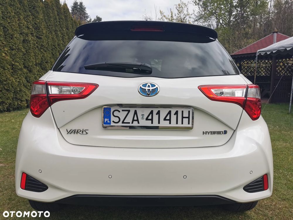 Toyota Yaris Hybrid 100 Selection - 6