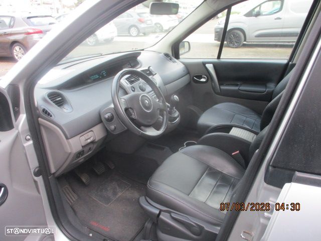 Renault Scénic ver-1-5-dci-dynamique-s-5l- - 6