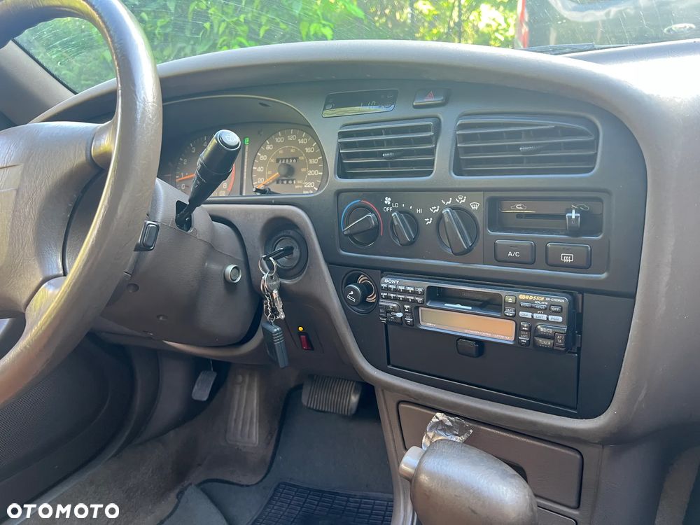 Toyota Camry 3.0 V6 LE - 3
