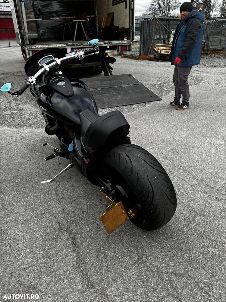 Suzuki Boulevard M109R - 12