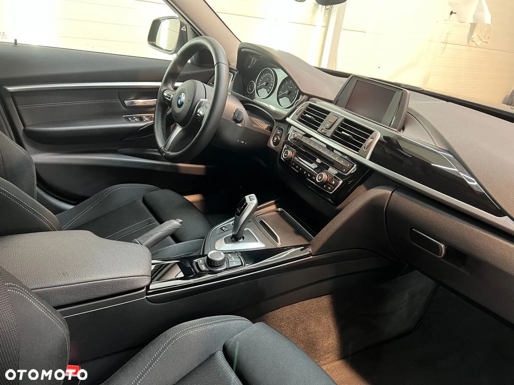 BMW Seria 3 320i Sport Line - 12