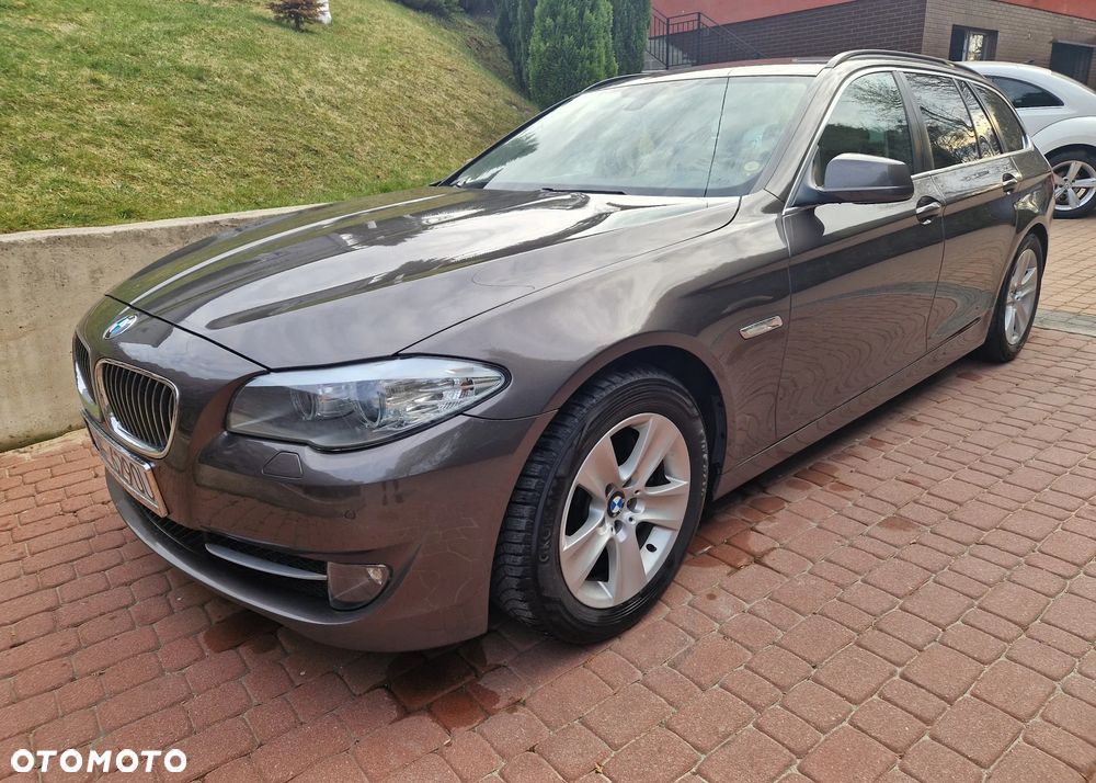 BMW Seria 5 525d xDrive - 9