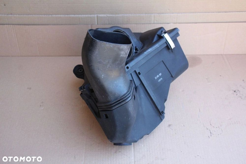 Obudowa filtra powietrza BMW e87 e82 e88 e90e 91 e92 e93 n47 2.0d 7797460 - 3
