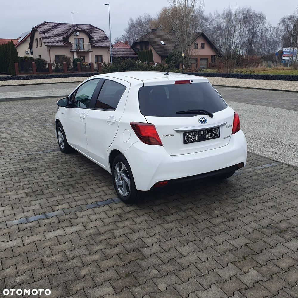 Toyota Yaris Hybrid 100 Selection Passion - 6